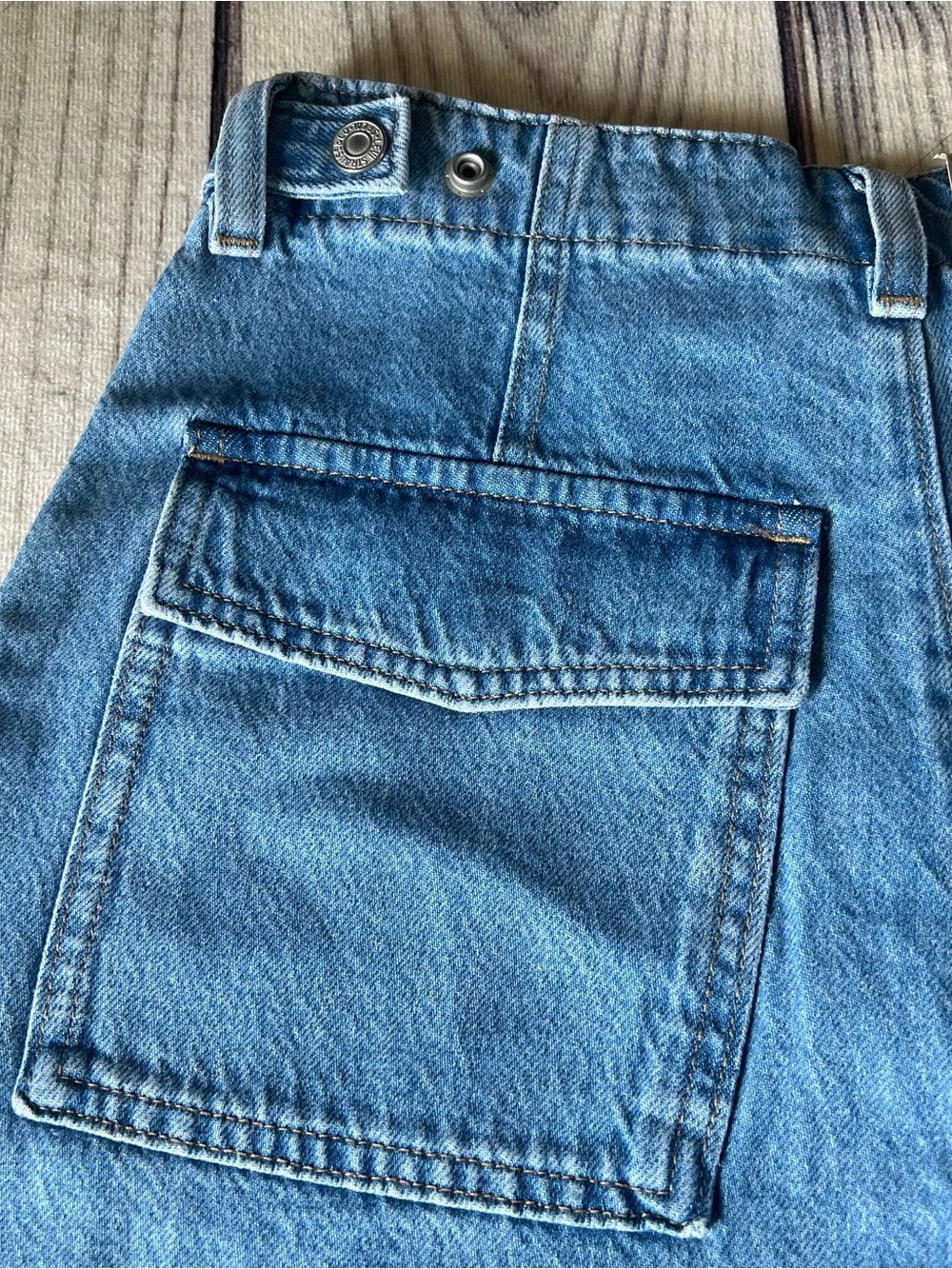 Levi’s Cinch Waist High Rise Utility Denim Shorts - Picture 11 of 11